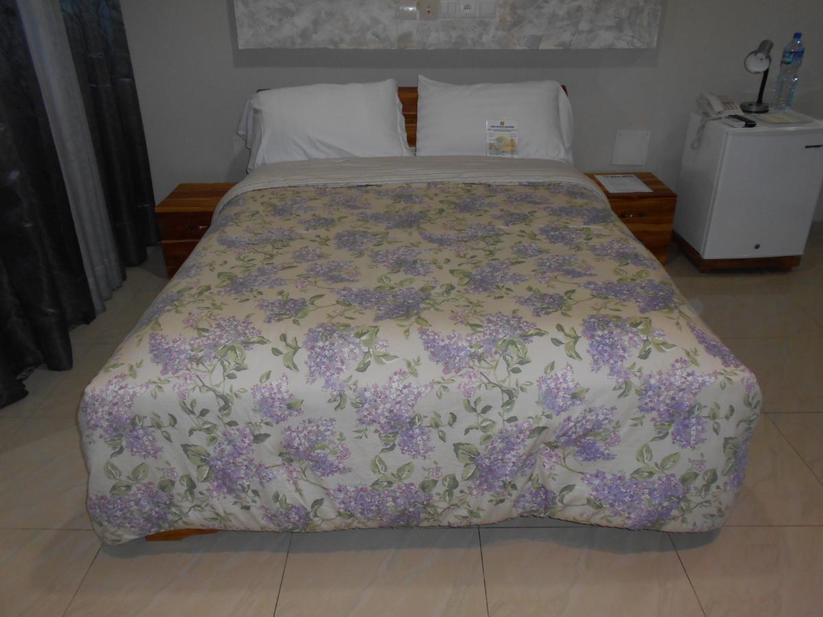 Agla Hotel 洛美 外观 照片