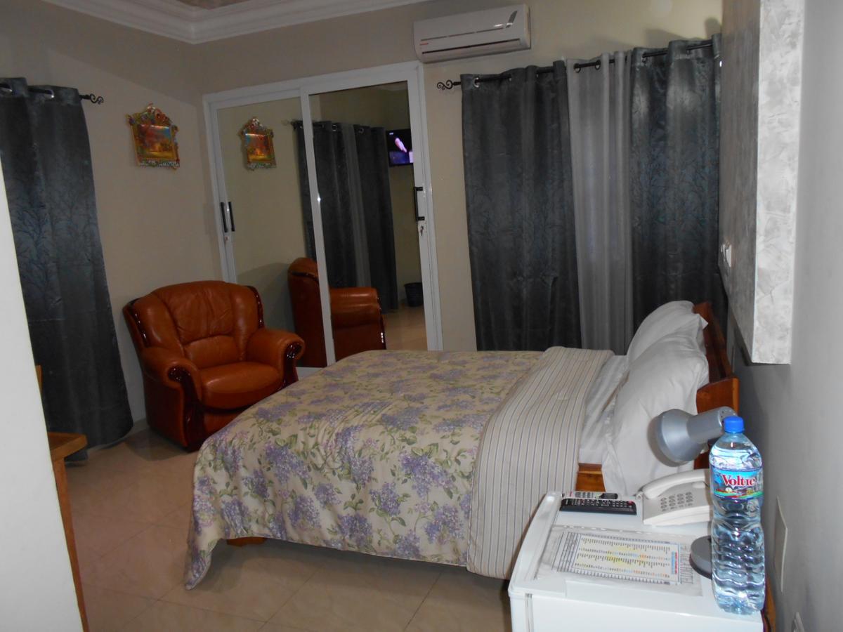 Agla Hotel 洛美 外观 照片